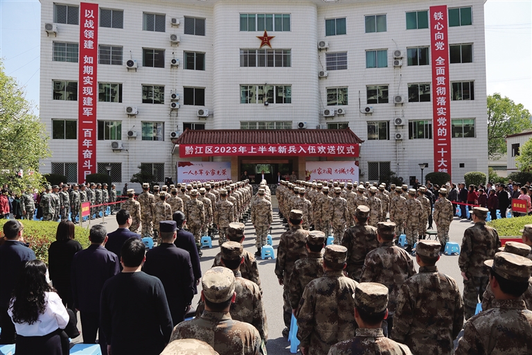 新兵入伍欢送仪式。.jpg