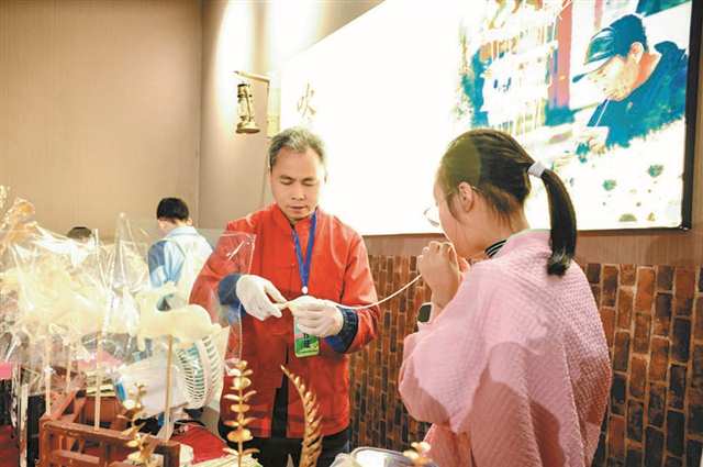 非遗小剧场—吹糖人体验。.jpg