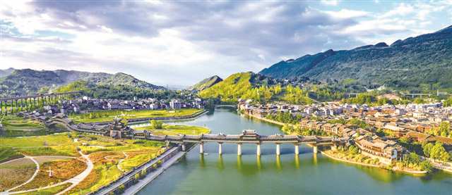 黔江濯水古镇全景。.jpg